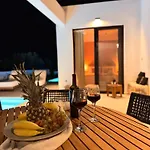 Kudos Luxury بيت للعطل Corinth